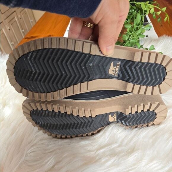 Sorel women's 7.5 winter boots - Picture 2 of 9